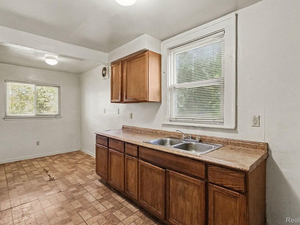 16525 Lawton St, photo 7