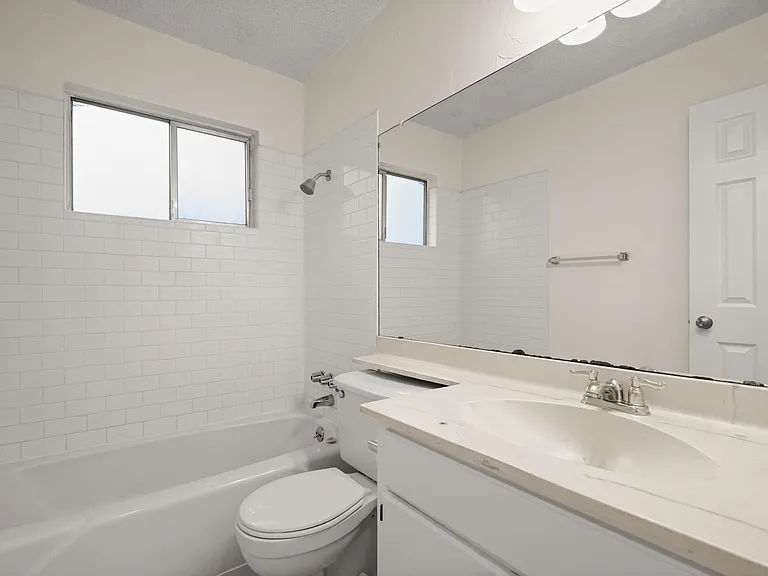 2600 Greenland Ln — Photo 12