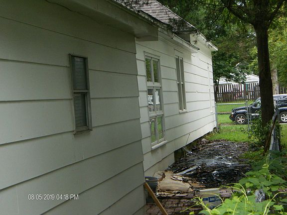 5th image of 221 W Park St