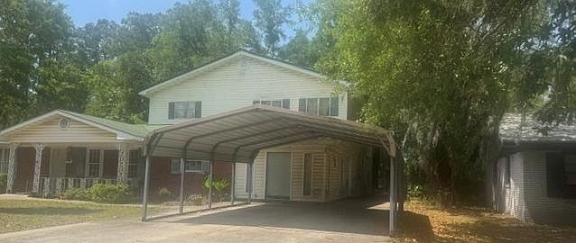2nd image of 2223 Pinewood Dr