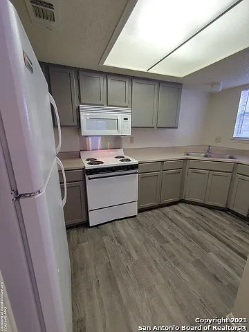 1 bed, 1.0 bath, 822 sqft, $900 — Photo 4