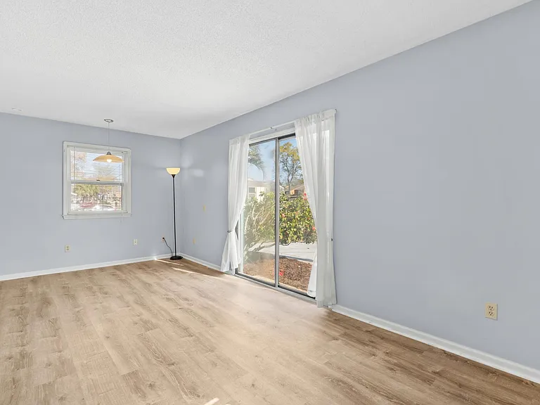 345 15th Ave S #1 — Photo 6