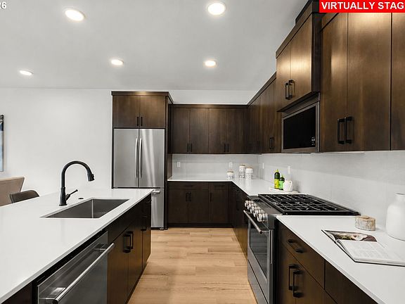 4th image of 132 Randall St