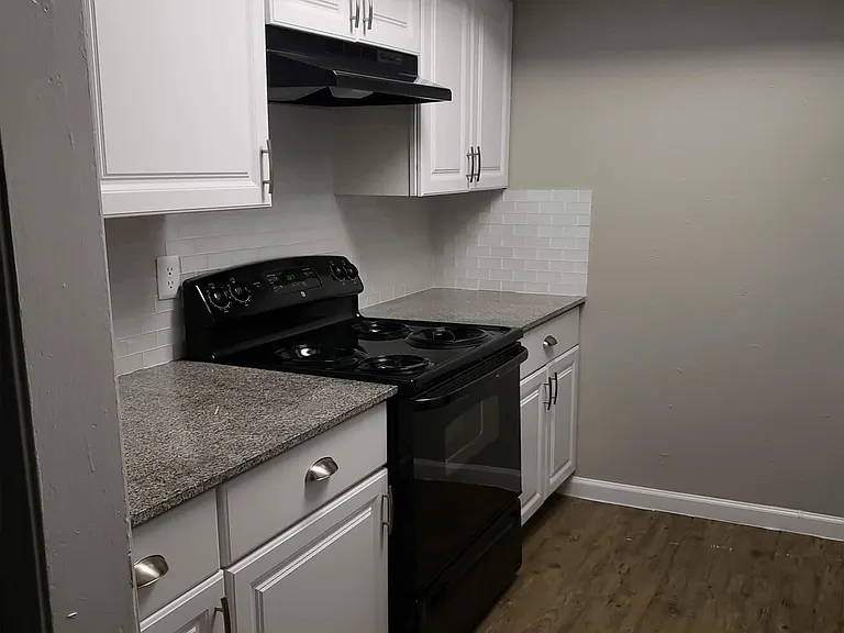 Camelot Apartments — Photo 75