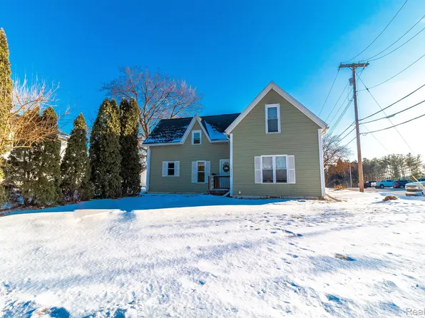 1647 W Genesee St, Lapeer, MI 48446