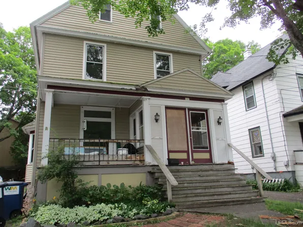 107 W Edwards Ave, Houghton, MI 49931