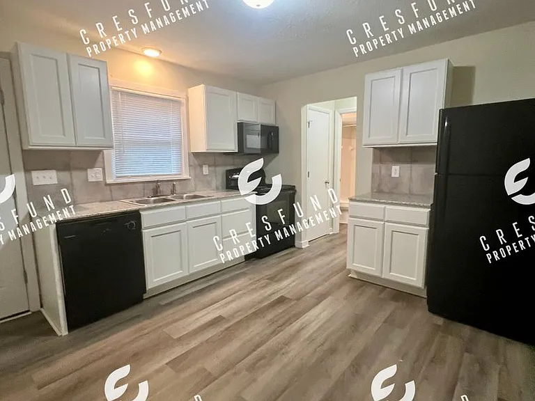 Spacious 1 BR 1 Bath Bottom Unit - Ready for Move In Today! — Photo 7