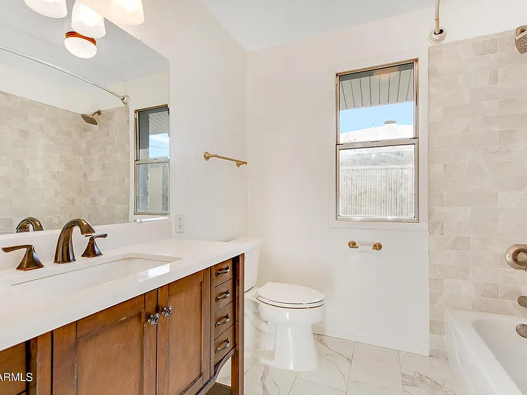 1036 E Geneva Dr — Photo 11