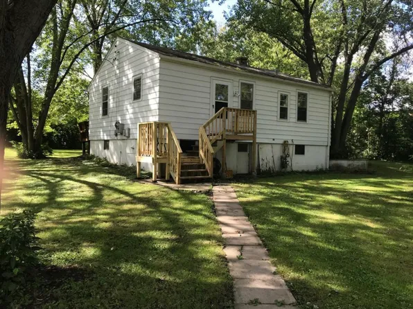 1724 W Beach Rd #1, Waukegan, IL 60087