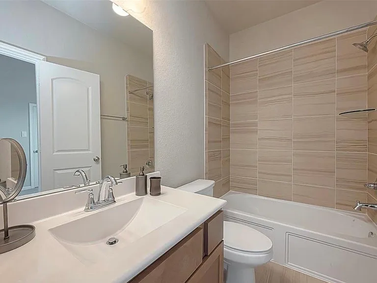 8700 Laurel Crest Dr — Photo 21