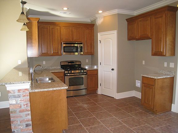 Kitchen also feature a large walk-in pantry.