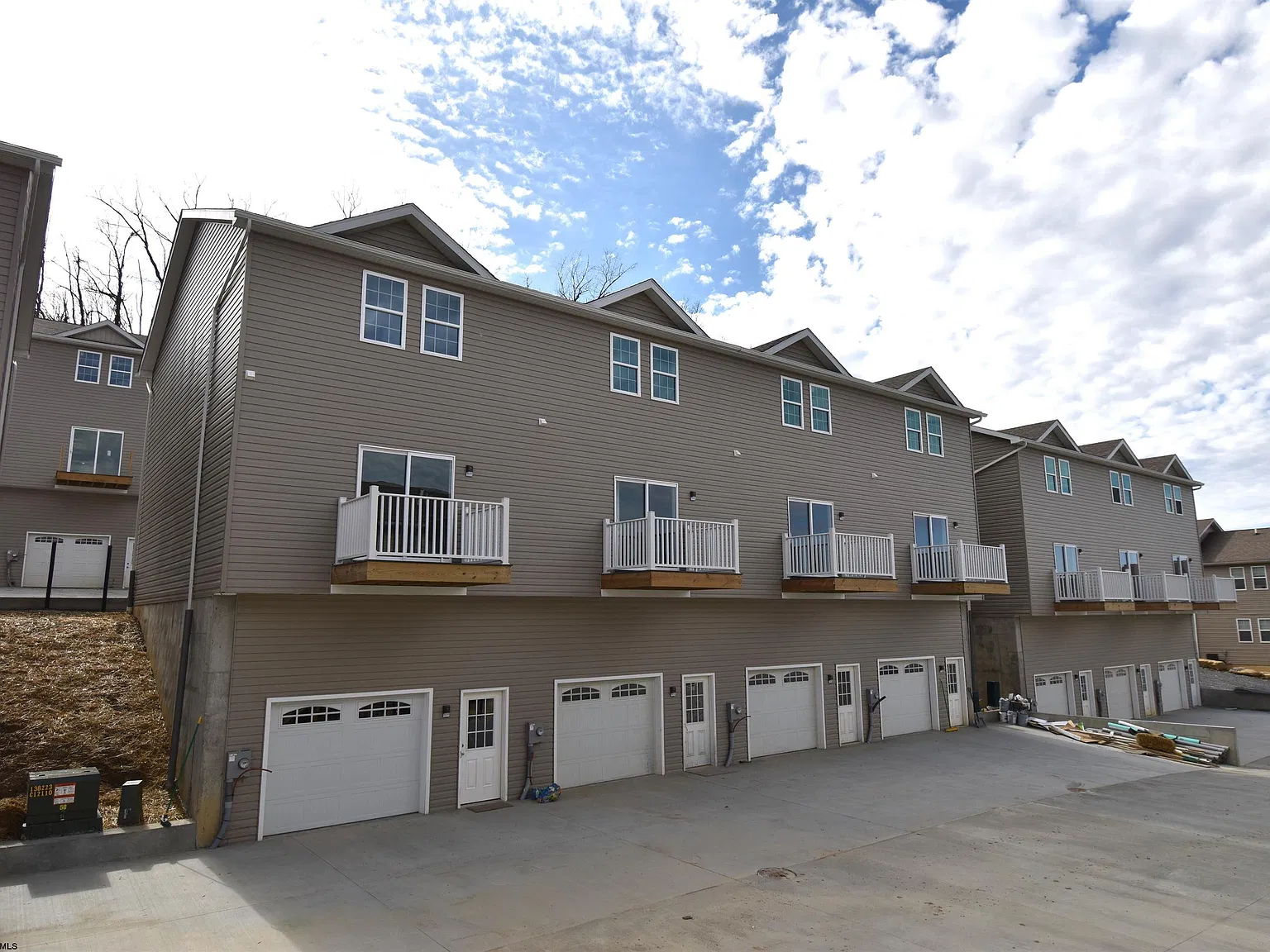 2 bed, 2.5 bath, $1,650 — Photo 2