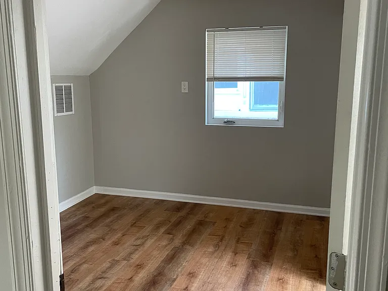220 N Locust St — Photo 9