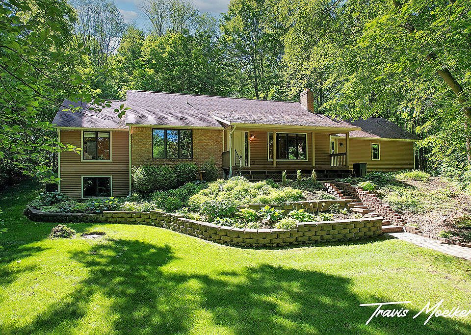 1st image of 421 Sorrento Dr SE