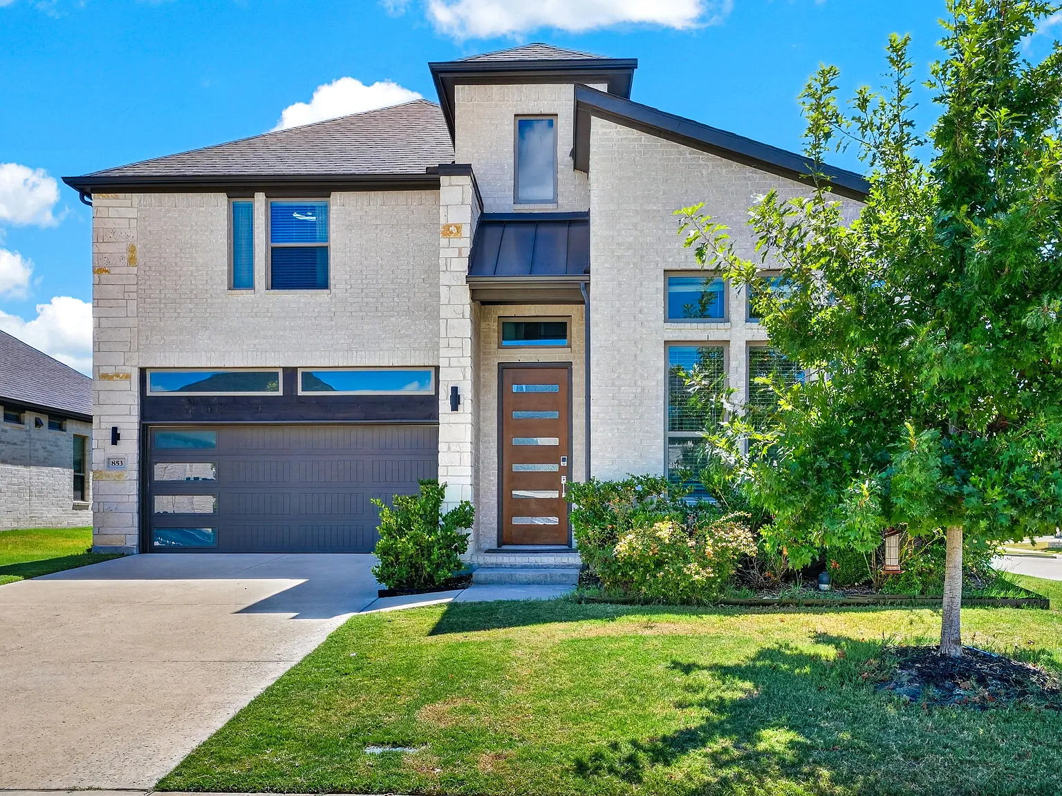 5 bed, 3378 sqft, $4,999 — Photo 1