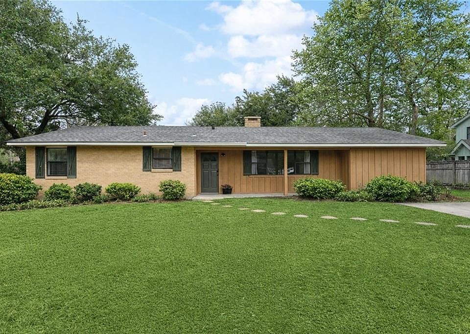 1st image of 124 Country Club Dr