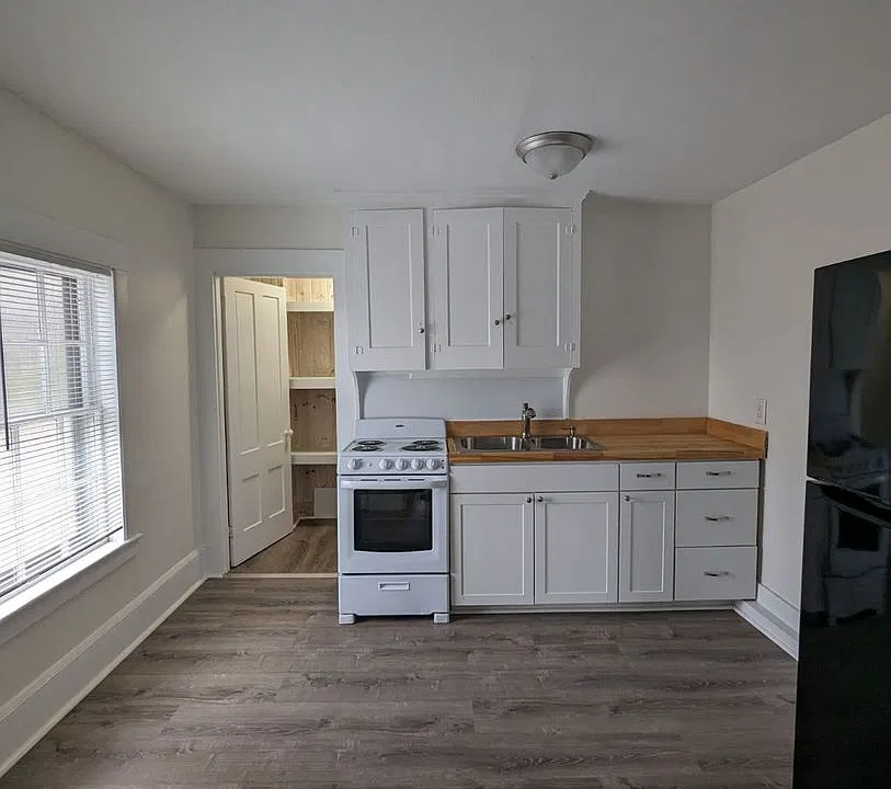 921 Western Ave