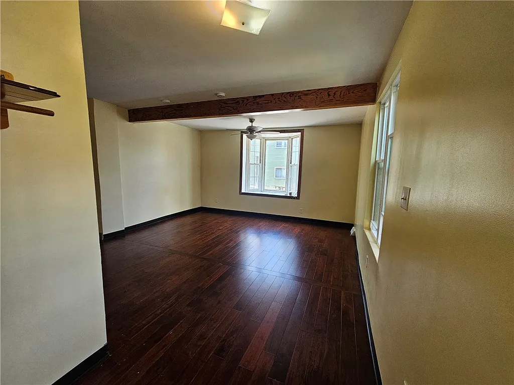 2 bed, 2704 sqft, $1,800 — Photo 2
