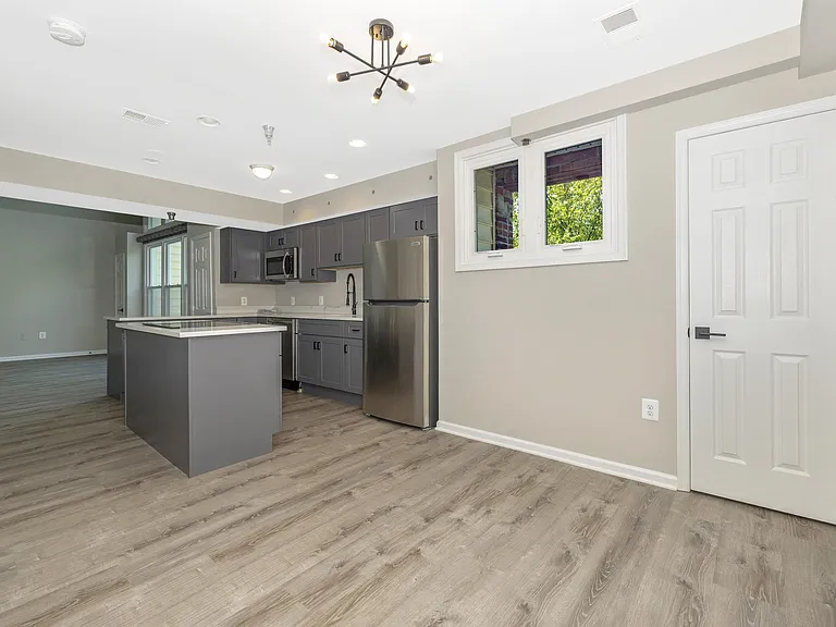 205 N Market St — Photo 27