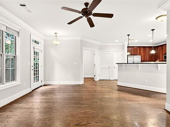 5th image of 2300 Peachford Rd APT 3004