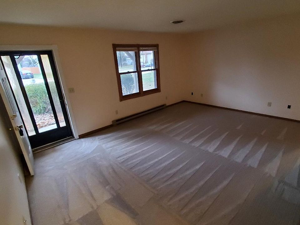 1st image of 301 Cobblestone Dr