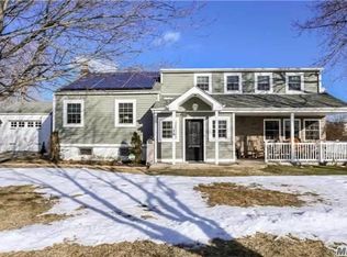 16 Seth Ln, Hicksville, NY 11801