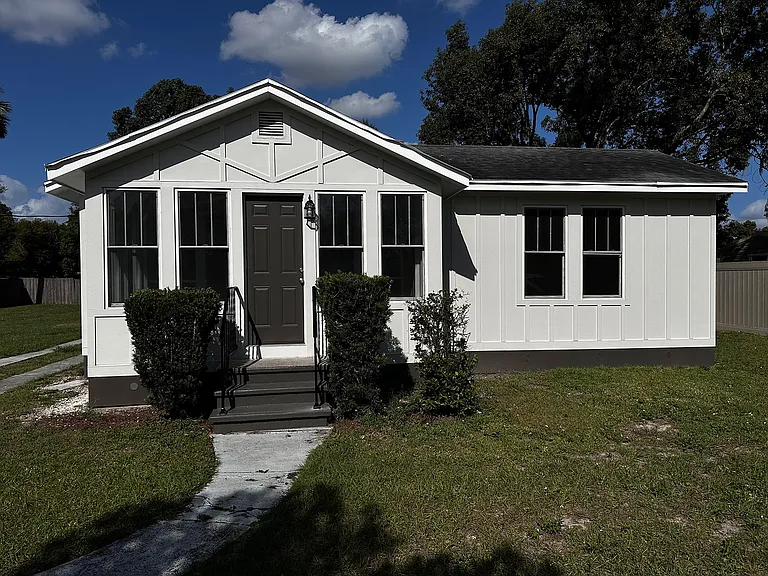 415 Patlin Ave — Photo 2