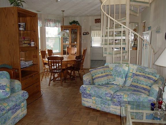 5th image of 801 Delancey Pl
