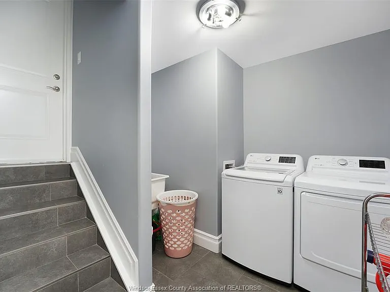1390 Barkley Ave — Photo 24