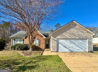 39 Canterbury Dr, Grantville, GA 30220