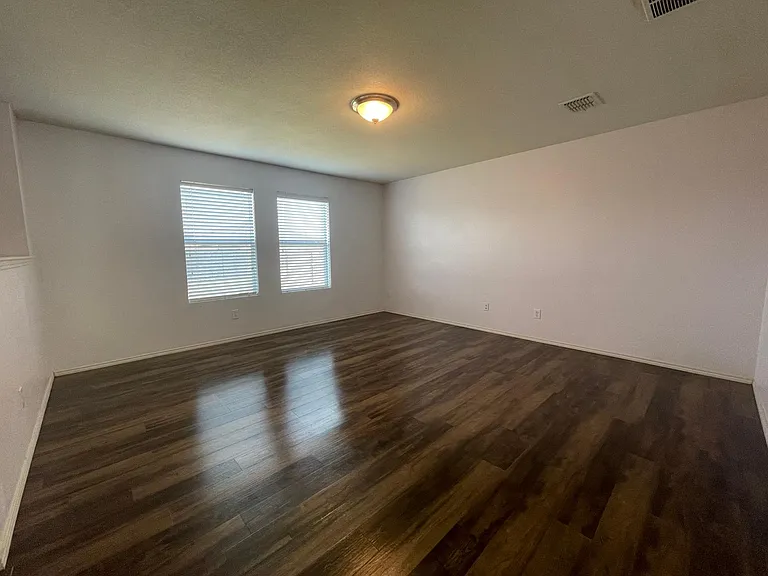 2801 Mockingbird St — Photo 8