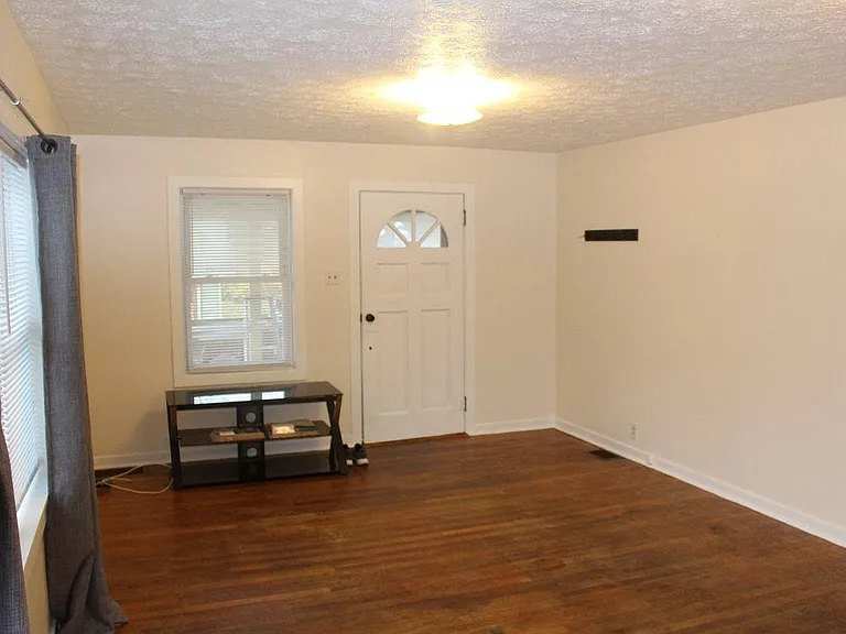 203 S Clark St — Photo 8
