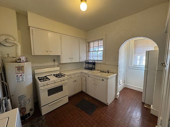 5th image of 223 Walnut St #223