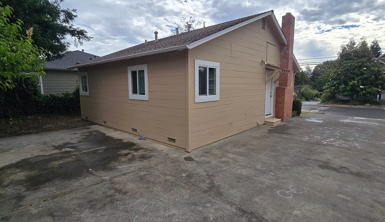 Walking Distance to Downtown Sebastopol — Photo 2