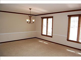 5th image of 176 Wellington Pkwy