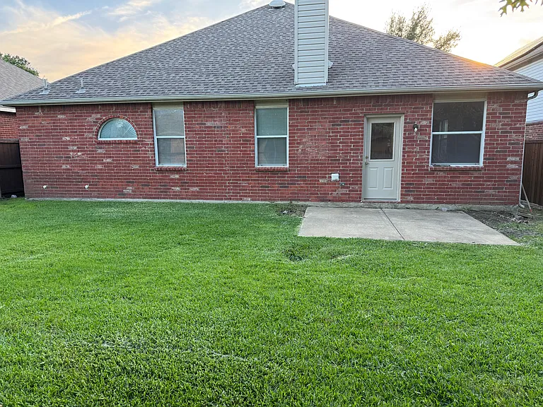 2313 Dalhart Trl — Photo 15