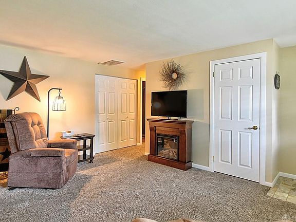 4th image of 70 Mountair Dr