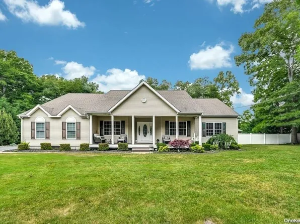 19 Richard Court, Lake Grove, NY 11755