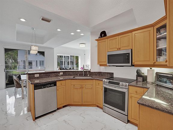 5th image of 20870 NE 30th Pl