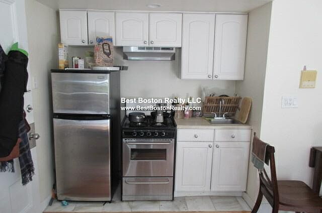 2nd image of 120 Charles St #8B