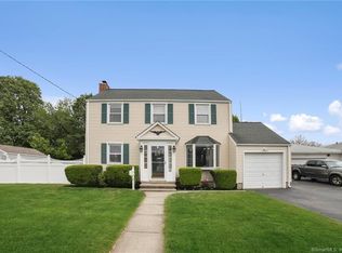 15 Housatonic Dr, Milford, CT 06460