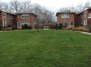 84 Shore Rd, Port Washington, NY 11050