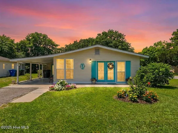 115 NE 66th Street, Oak Island, NC 28465