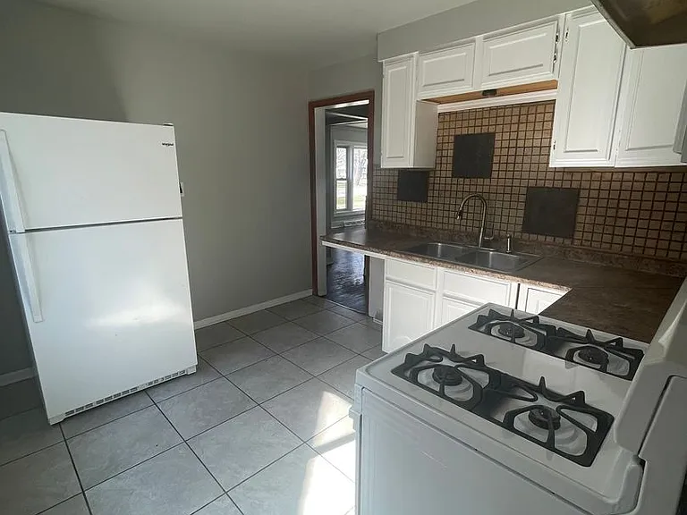 1565 Wentworth Ave — Photo 8