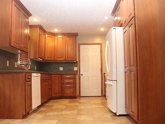 3rd image of 4703 Parklane Dr