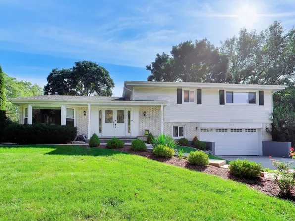 1939 Clover Rd, Northbrook, IL 60062