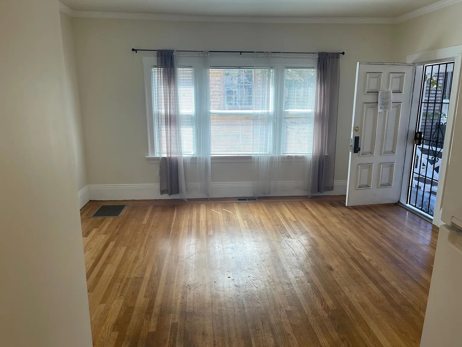 1 bed, 550 sqft, $2,500 — Photo 2