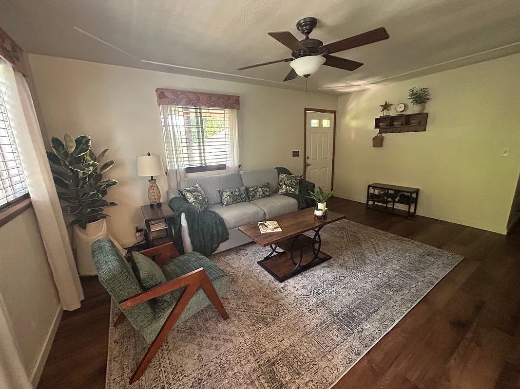 3 bed, 1.5 bath, 1122 sqft, $700 — Photo 2