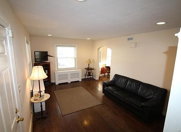 3rd image of 611 Craigie Ave