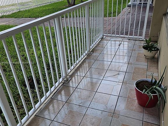 4th image of 1460 NE 169th St APT 107